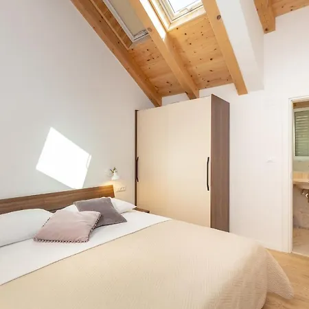 Hedera Estate, Hedera A54